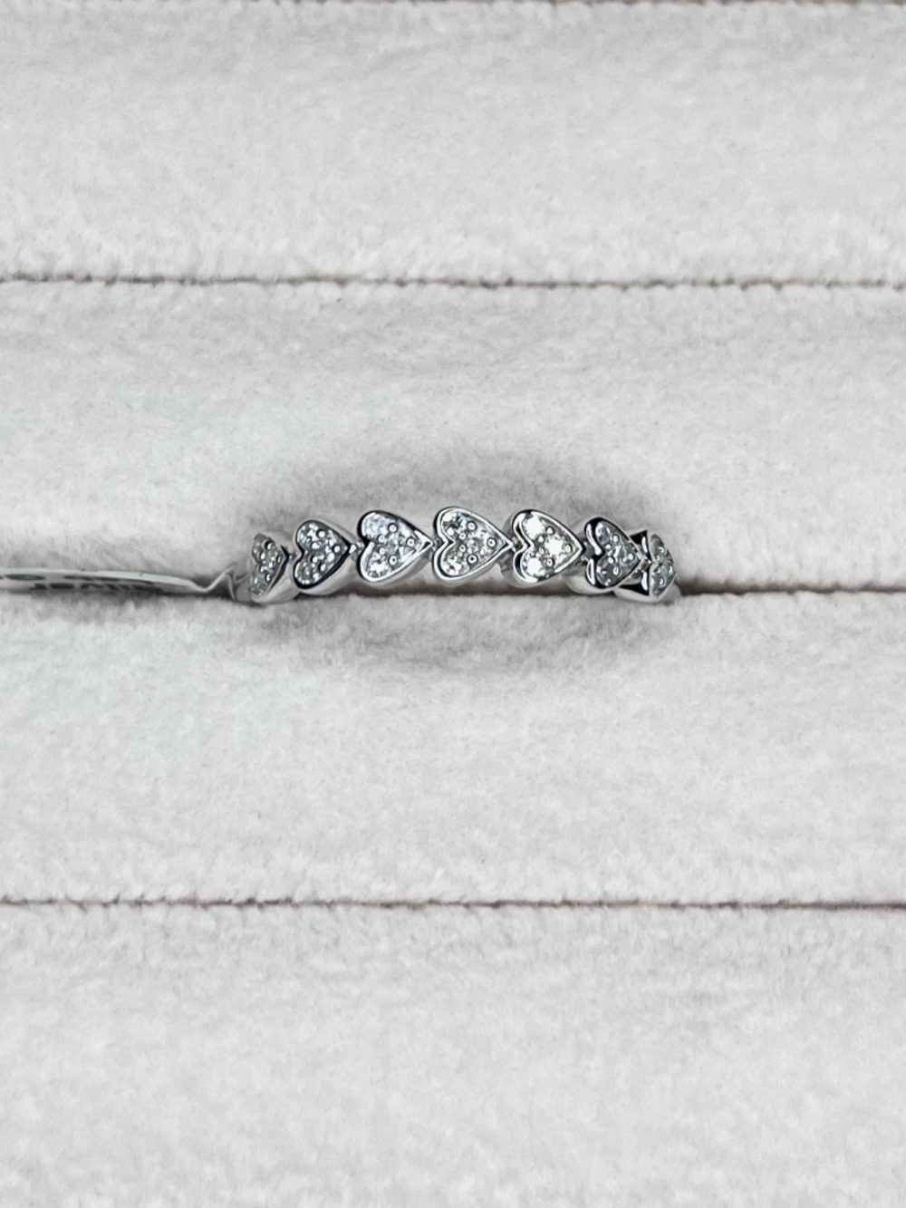 R072 | Genuine Diamond Hearts Ring
